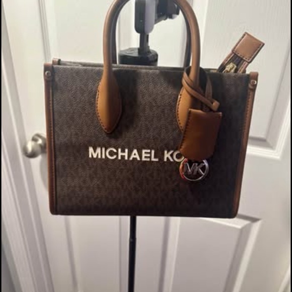 Michael Kors Mirella Women’s MD Crossbody Tote Bag. - Picture 1 of 9